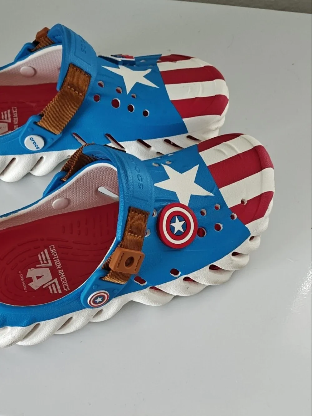 CROCS fun captain